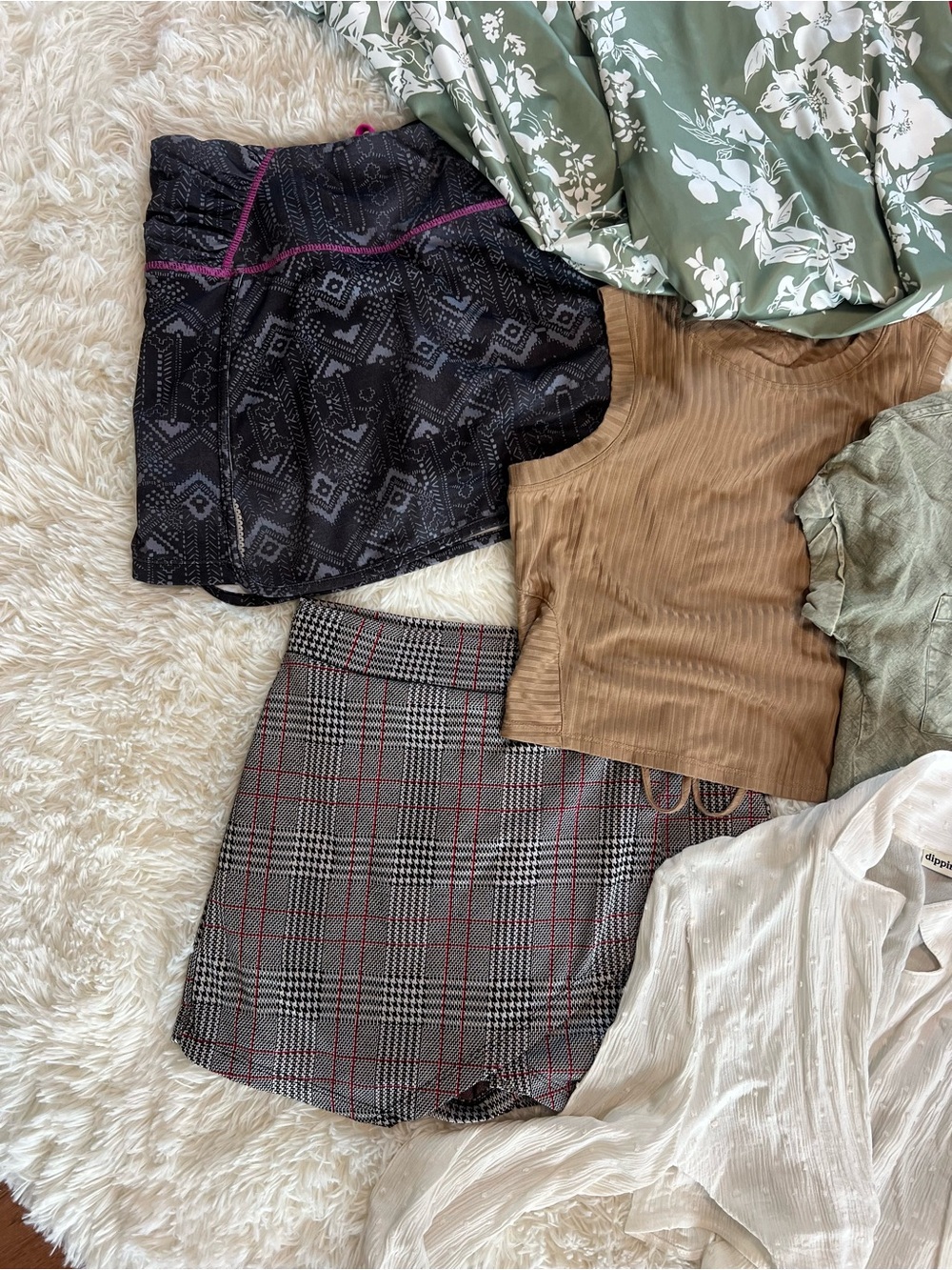HUGE size small bundle - Picture 5 of 5